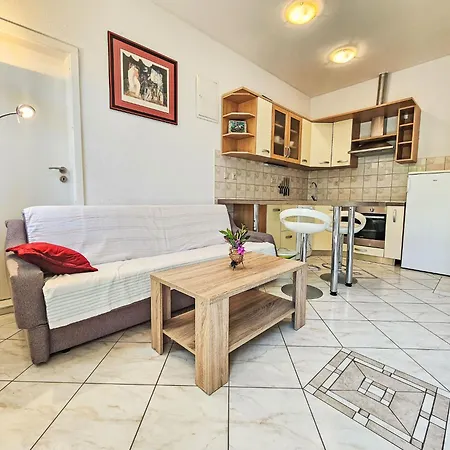 Mirko By Interhome Vinisce