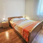 Nyaraló Mirko By Interhome *
